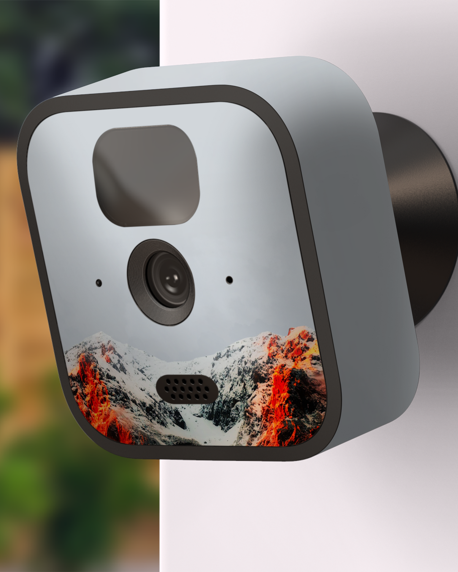 High Peak Camera Skin Blink Outdoor (2020) attached to exterior wall