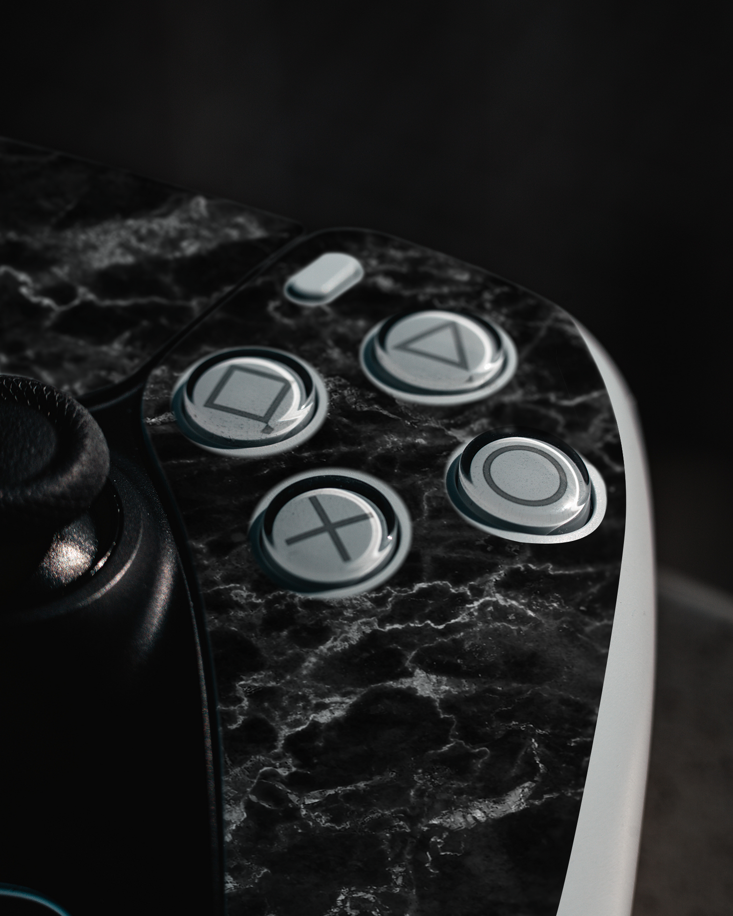 Midnight Marble Console Skin Sony PlayStation 5 DualSense Wireless Controller: Detail shot